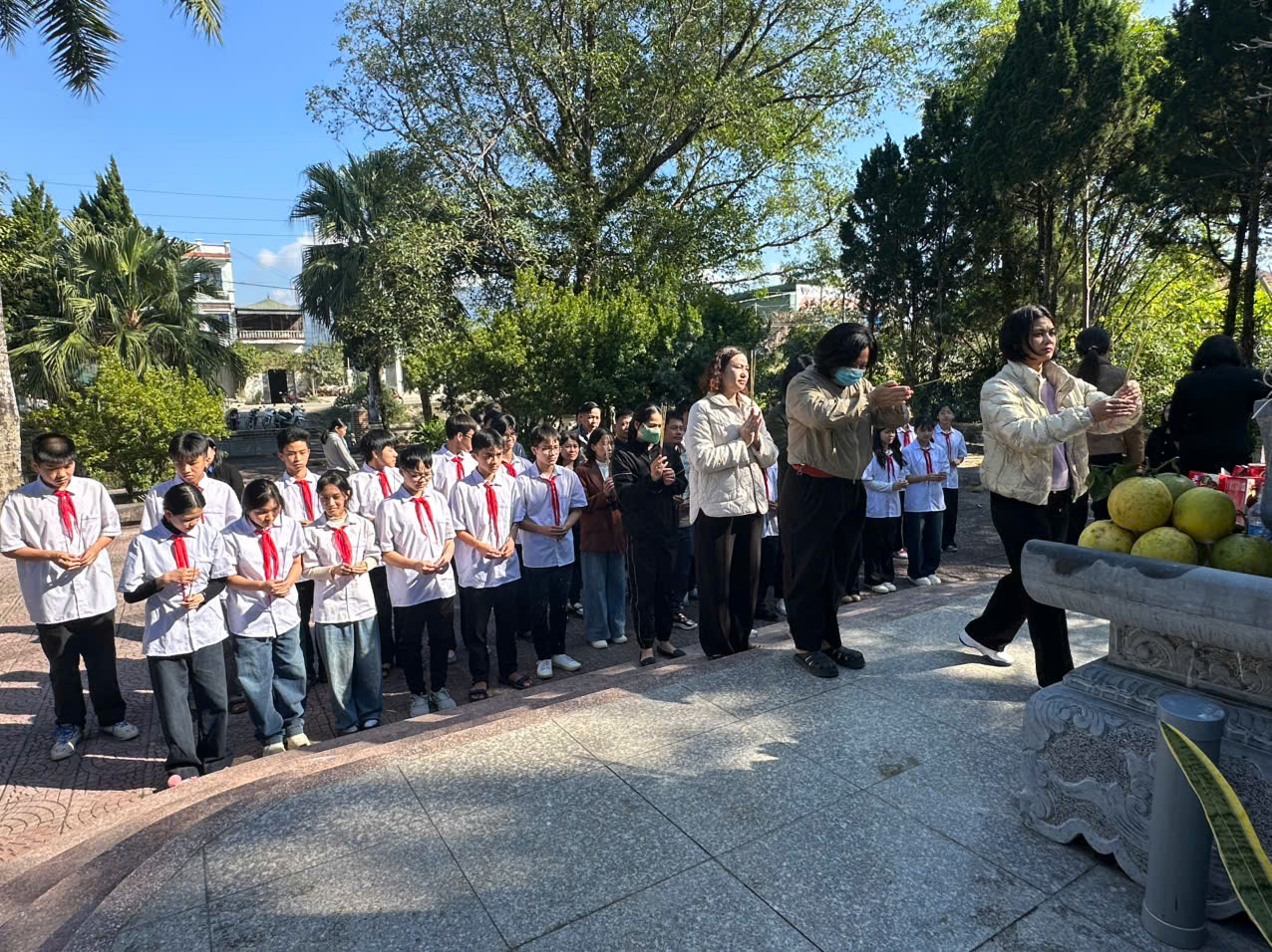 TRƯỜNG THCS NAM THANH HÀNH TRÌNH TRI ÂN VÀ BÀI HỌC LỊCH SỬ SỐNG ĐỘNG TẠI “ĐỊA CHỈ ĐỎ” NOONG NHAI