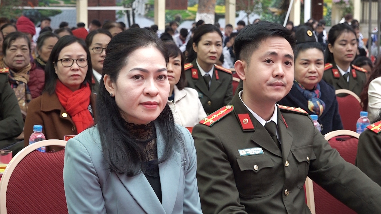 ẤM ÁP CHƯƠNG TRÌNH “ĐÔNG YÊU THƯƠNG” VÀ TRANG BỊ KỸ NĂNG PHÒNG CHỐNG LỪA ĐẢO TRÊN KHÔNG GIAN MẠNG