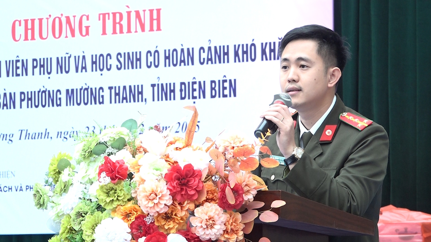 ẤM ÁP CHƯƠNG TRÌNH “ĐÔNG YÊU THƯƠNG” VÀ TRANG BỊ KỸ NĂNG PHÒNG CHỐNG LỪA ĐẢO TRÊN KHÔNG GIAN MẠNG