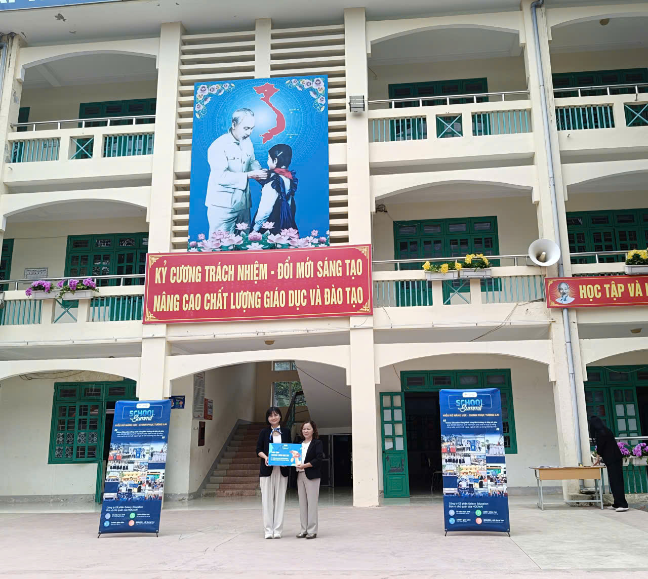 GALAXY EDUCATION TRAO HỌC BỔNG, TIẾP SỨC CHO GIÁO VIÊN VÀ HỌC SINH TRƯỜNG THCS NAM THANH