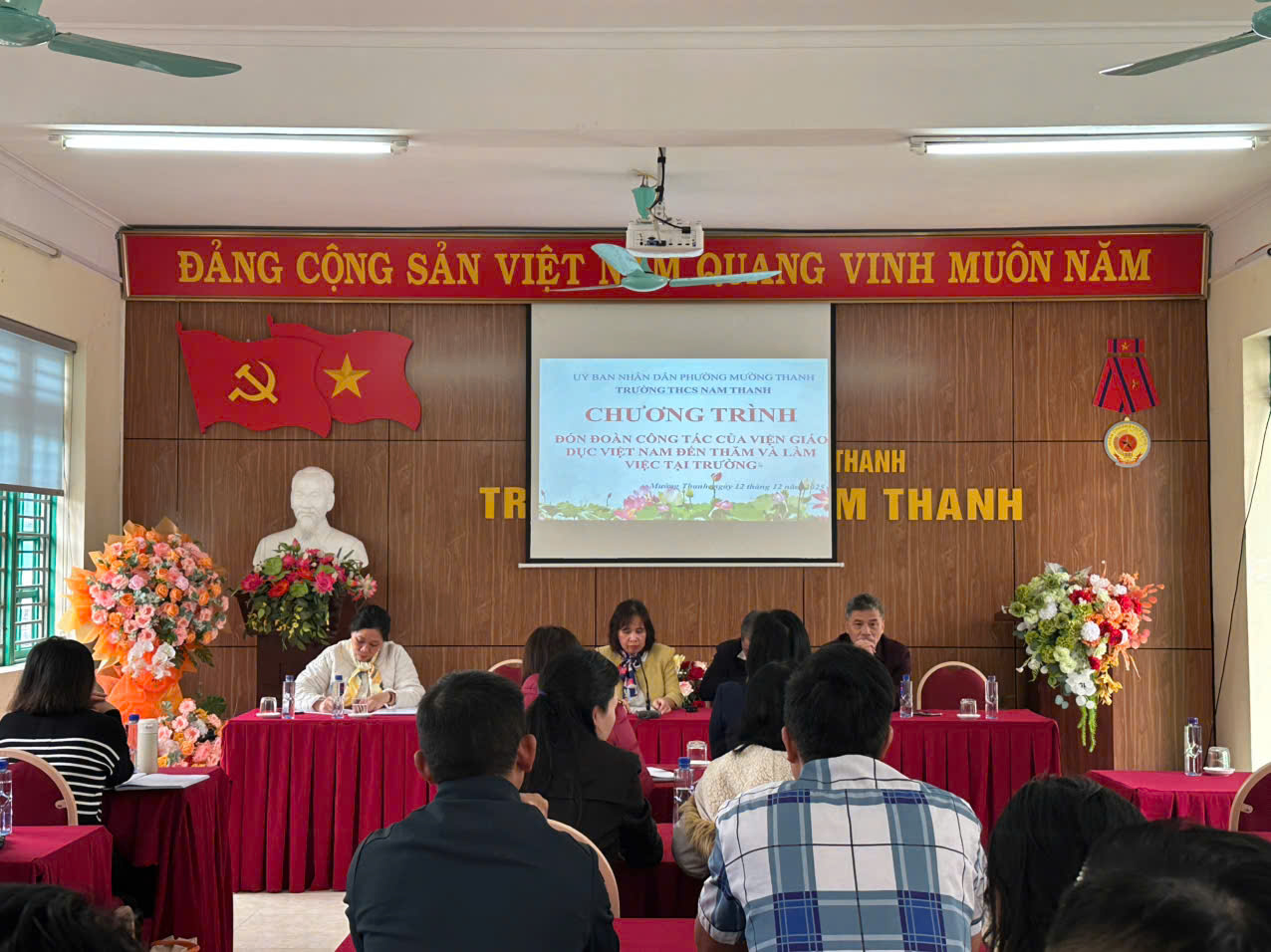 TRƯỜNG THCS NAM THANH VÀ CÁC TRƯỜNG PHƯỜNG MƯỜNG THANH VINH DỰ ĐÓN ĐOÀN CÔNG TÁC VIỆN KHOA HỌC GIÁO DỤC VIỆT NAM