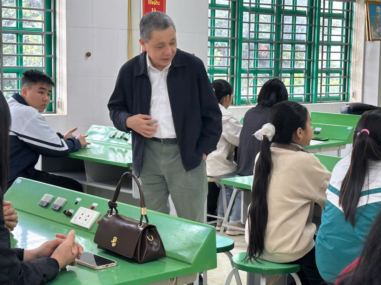 TRƯỜNG THCS NAM THANH VÀ CÁC TRƯỜNG PHƯỜNG MƯỜNG THANH VINH DỰ ĐÓN ĐOÀN CÔNG TÁC VIỆN KHOA HỌC GIÁO DỤC VIỆT NAM