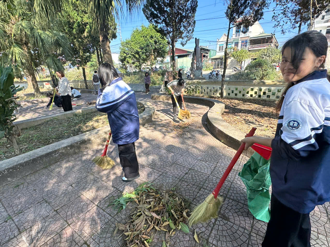 TRƯỜNG THCS NAM THANH HÀNH TRÌNH TRI ÂN VÀ BÀI HỌC LỊCH SỬ SỐNG ĐỘNG TẠI “ĐỊA CHỈ ĐỎ” NOONG NHAI