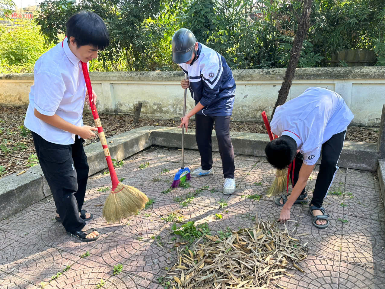 TRƯỜNG THCS NAM THANH HÀNH TRÌNH TRI ÂN VÀ BÀI HỌC LỊCH SỬ SỐNG ĐỘNG TẠI “ĐỊA CHỈ ĐỎ” NOONG NHAI