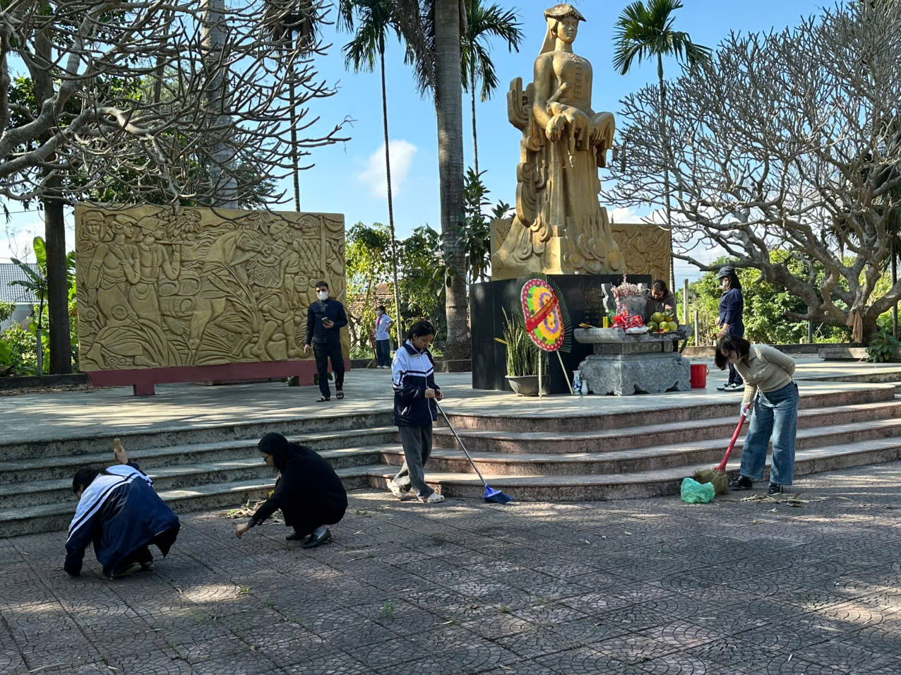 TRƯỜNG THCS NAM THANH HÀNH TRÌNH TRI ÂN VÀ BÀI HỌC LỊCH SỬ SỐNG ĐỘNG TẠI “ĐỊA CHỈ ĐỎ” NOONG NHAI