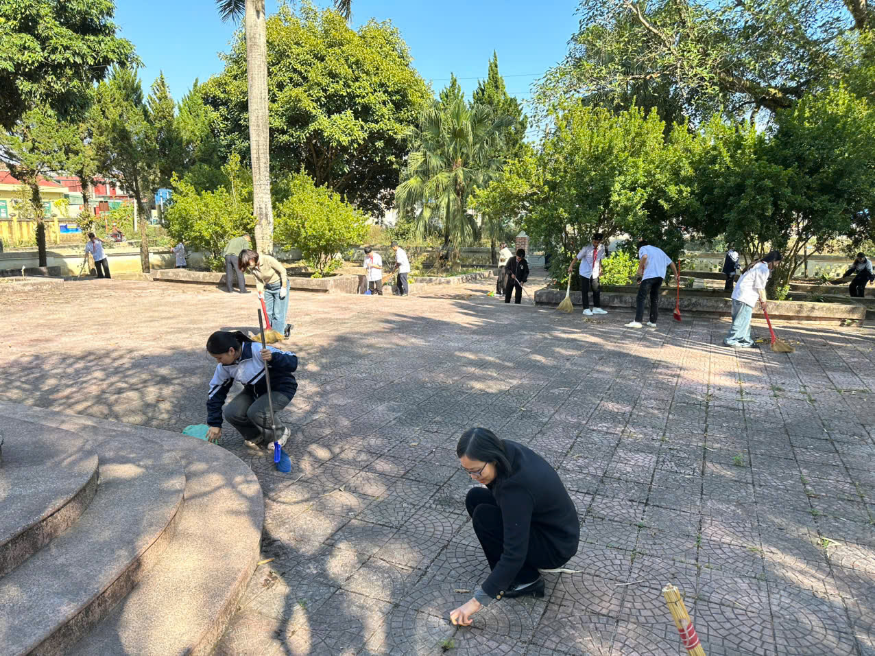 TRƯỜNG THCS NAM THANH HÀNH TRÌNH TRI ÂN VÀ BÀI HỌC LỊCH SỬ SỐNG ĐỘNG TẠI “ĐỊA CHỈ ĐỎ” NOONG NHAI