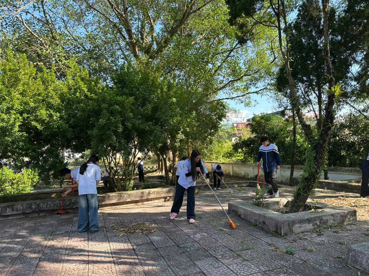 TRƯỜNG THCS NAM THANH HÀNH TRÌNH TRI ÂN VÀ BÀI HỌC LỊCH SỬ SỐNG ĐỘNG TẠI “ĐỊA CHỈ ĐỎ” NOONG NHAI