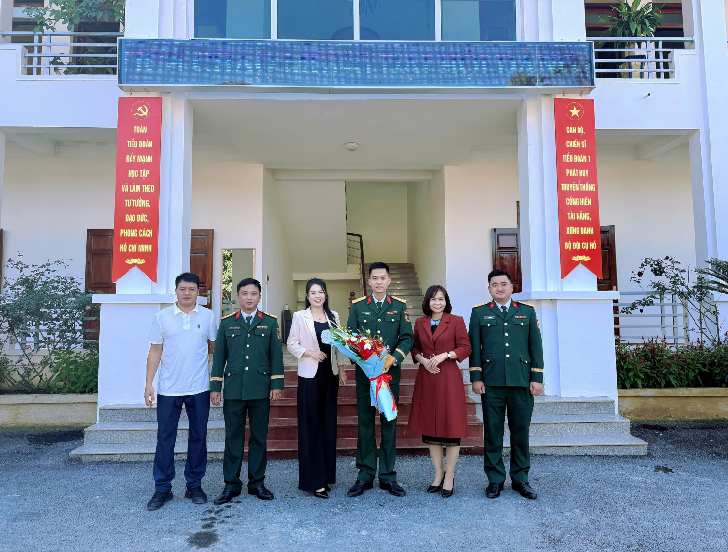 TRƯỜNG THCS NAM THANH THĂM VÀ CHÚC MỪNG ĐƠN VỊ KẾT NGHĨA NHÂN NGÀY 22/12